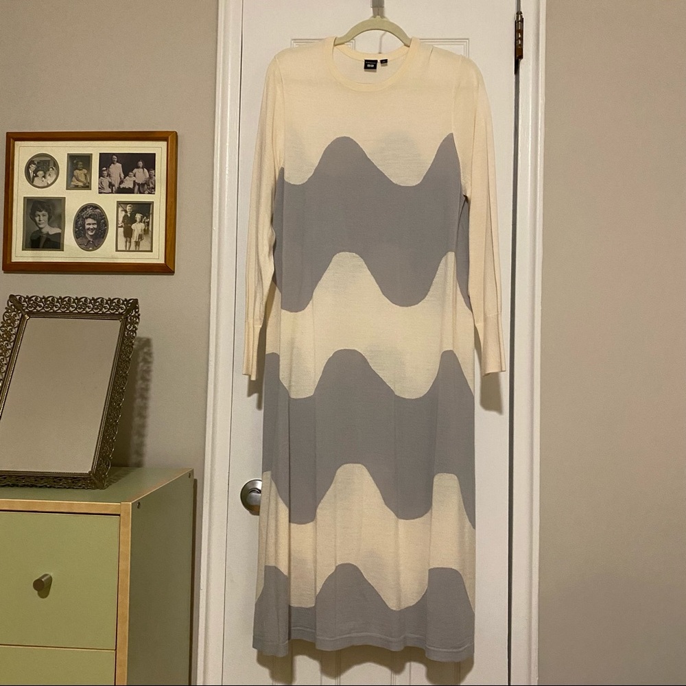 Uniqlo Merino wool blend Marimekko A-line tunic in off-white/periwinkle, size L